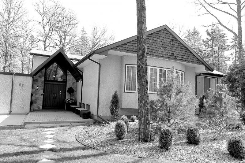 Renowned developer Ernst Hansch built this 2,788-square-foot, four-level split on a half-acre lot in St. Vital.