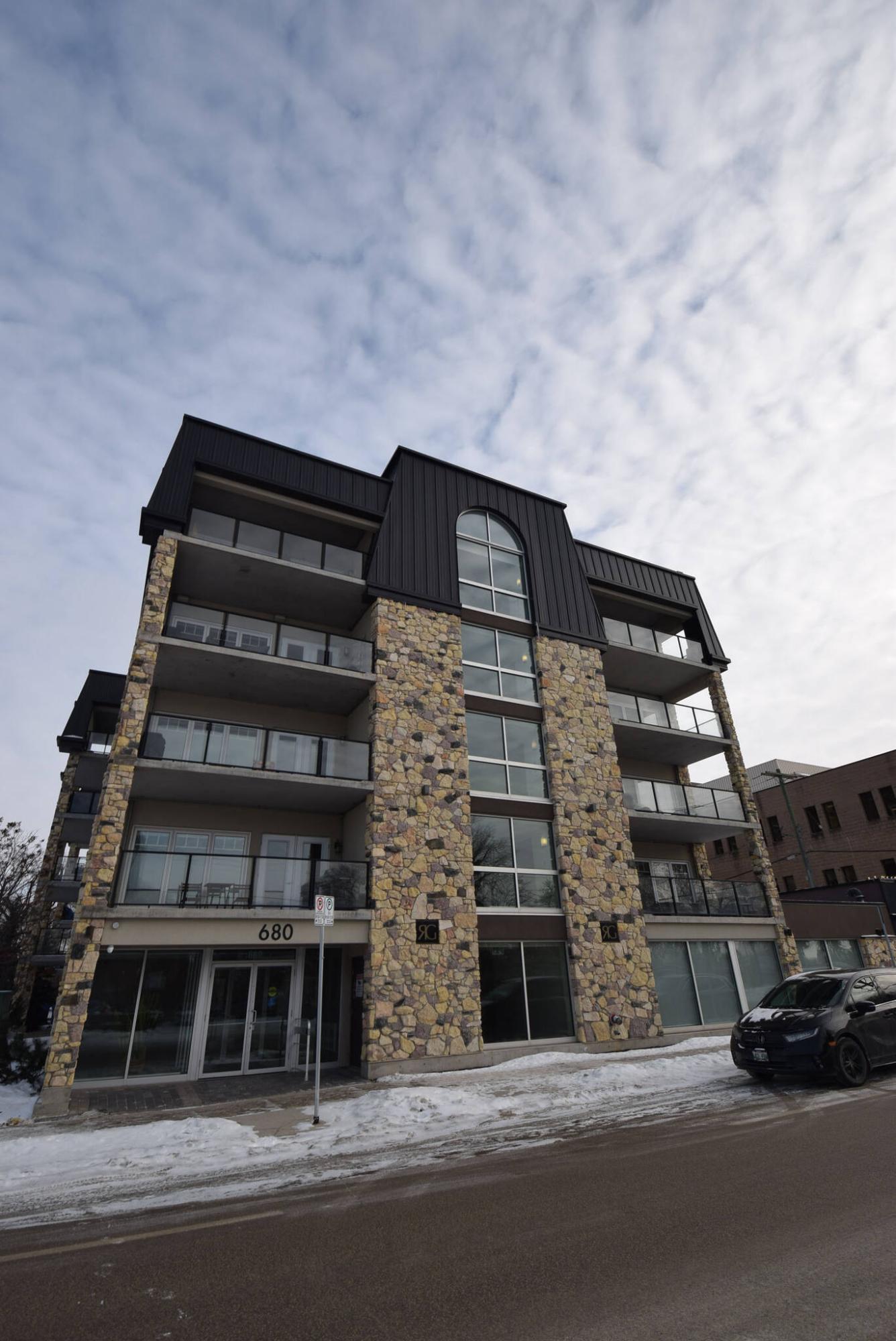  <p>TODD LEWYS / FREE PRESS</p>
                                <p>The like-new, 1,223-sq.-ft. condo &mdash; in a concrete and steel building &mdash; has the style and livability favoured by those downsizing from a house.</p> 