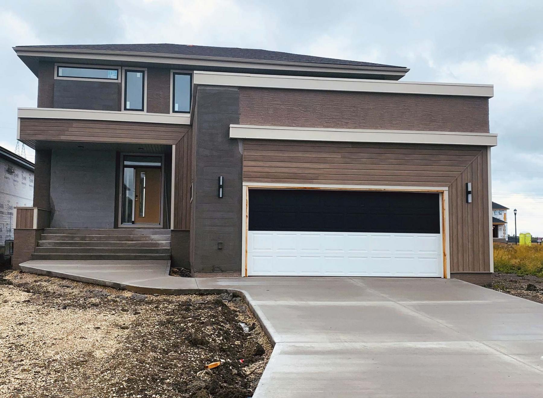<p>The home&rsquo;s unique exterior has clean lines and warm colour tones. </p>