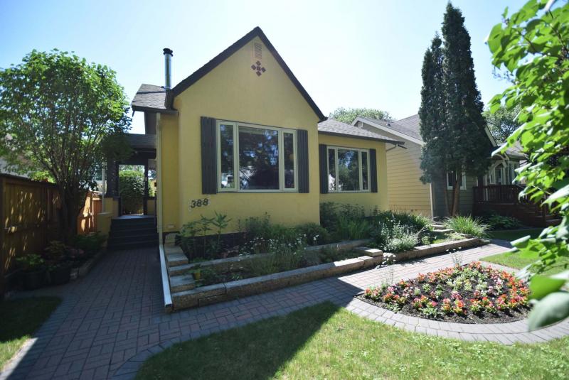 River Heights bungalow's charm stands out Winnipeg Free Press Homes River Heights bungalow's charm stands out Winnipeg Free Press Homes