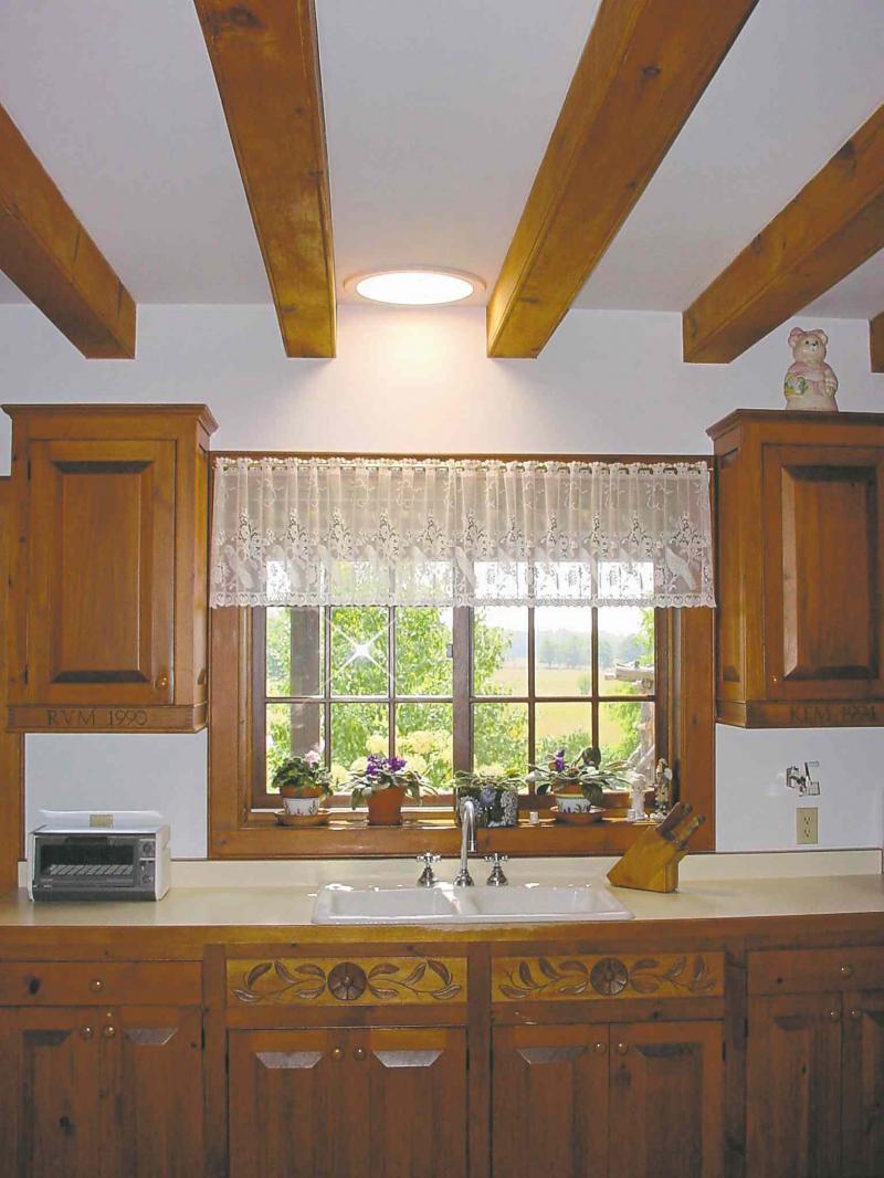 cns-0324Skylight1 - Tubular skylights, also known as sun tunnels, are an alternative where installation of a traditional skylights is not possible.  With Ottawa Citizen story by Patrick Langston for Canwest Homes Package. (Handout photo)   Tubular skylights make it possible to introduce natural light into darkened areas where conventional skylights canï¿½t be installed. Theyï¿½re reliable, attractive and relatively easy to install.; kitchen