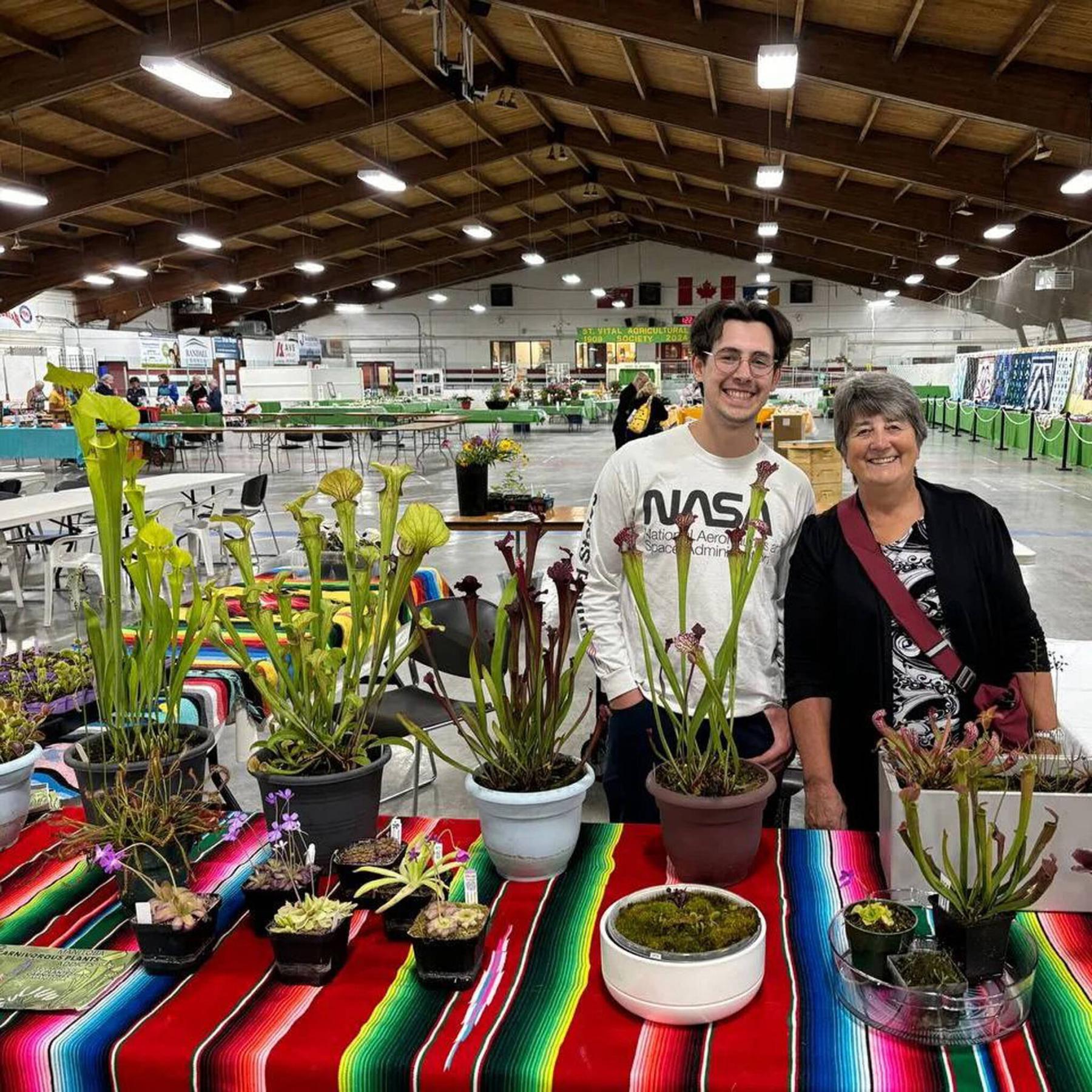  <p>photos by Andrew Gierys photo</p>
                                <p>Andrew Gierys, of the Manitoba Carnivorous Plant Addicts group, with Sheena Buckner at the St. Vital Agricultural Society fair this past August.</p> 