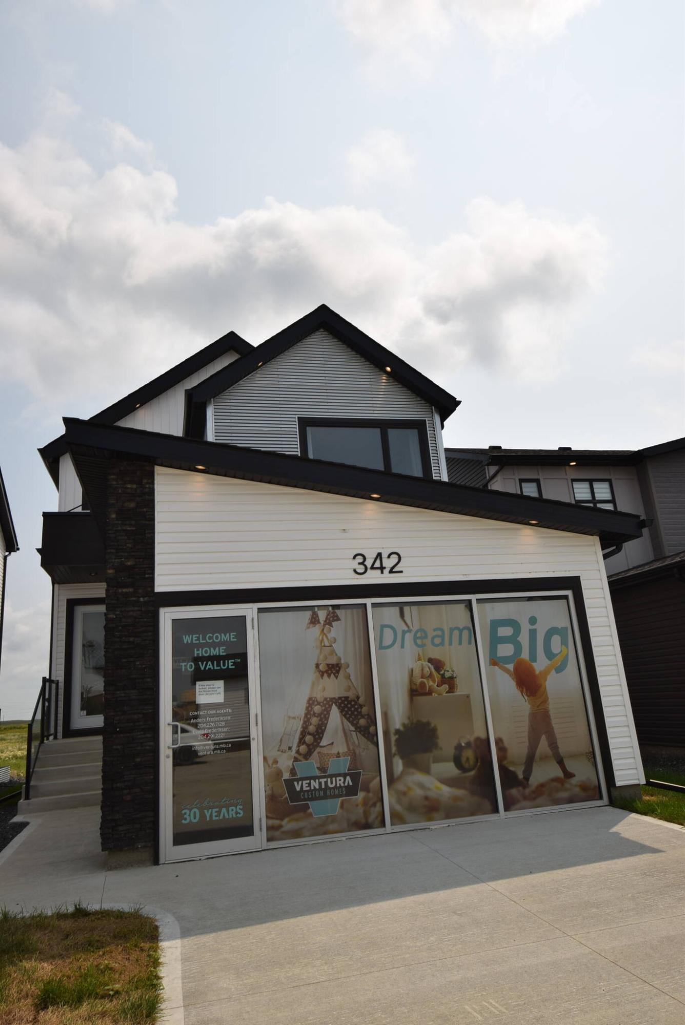  <p>PHOTOS BY TODD LEWYS / FREE PRESS</p>
                                <p>Featuring an incredibly efficient layout, the mid-sized Bristol C lives much larger than its listed square footage.</p> 
