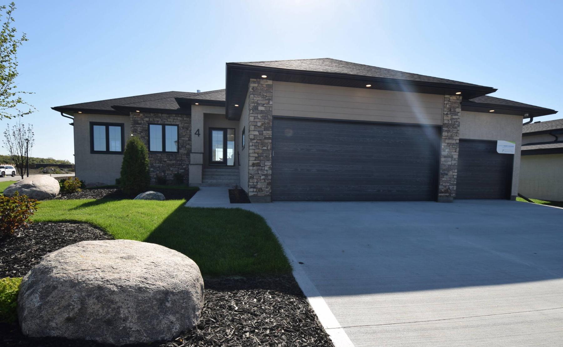  <p>TODD LEWYS PHOTOS / FREE PRESS</p>
                                <p>The 1,753 sq. ft. bungalow boasts plenty of space for a family.</p> 