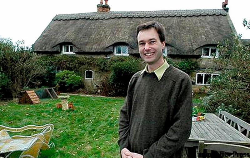 This 16th-century cottage on the Isle of Wight in the U.K., owned by IBM "master inventor" Andy Stanford-Clark, automatically twitters.
