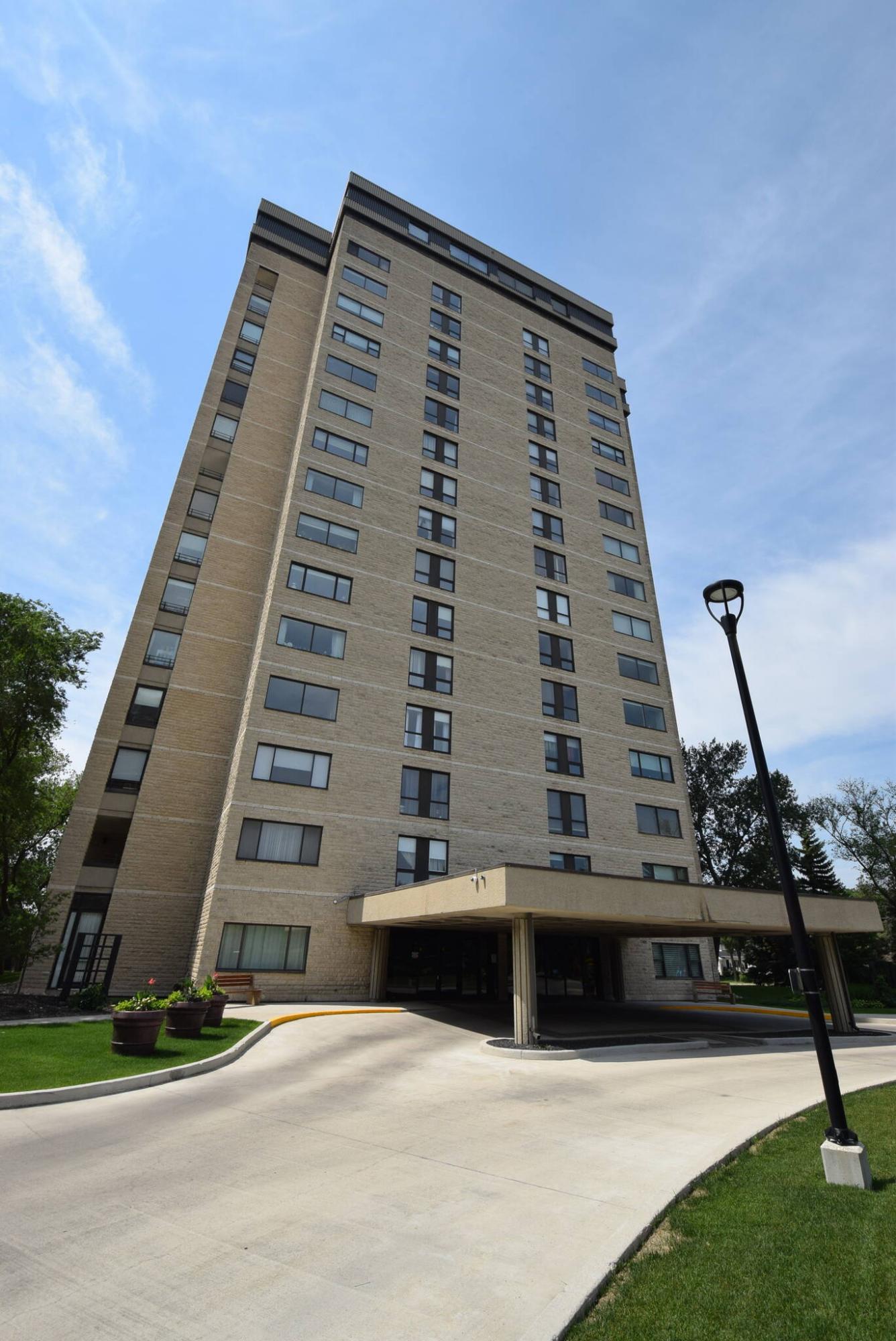  <p>Photos by Todd Lewys / Winnipeg Free Press</p>
                                <p>The large fourth floor suite has been tastefully renovated throughout and is in true move-in-ready shape.</p> 