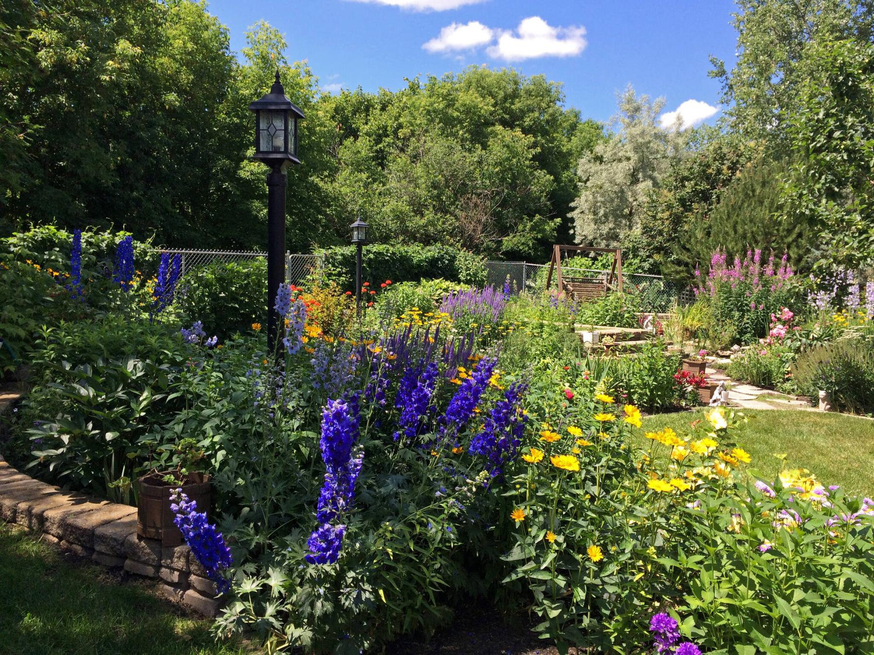  <p>Evelyn Lundeen</p>
                                <p>Evelyn Lundeen&rsquo;s lush riverside garden is one of the gardens showcased on the Urban Retreats Garden Tour, June 24.</p> 