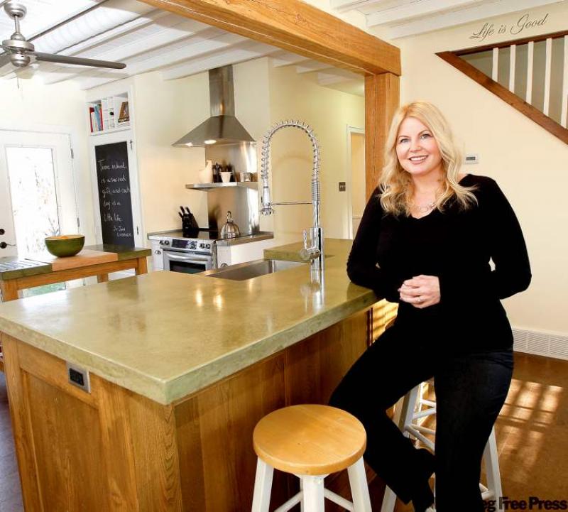 RE/MAX Associates/ Debra Ann Kaminsky at 81 Kingston Row