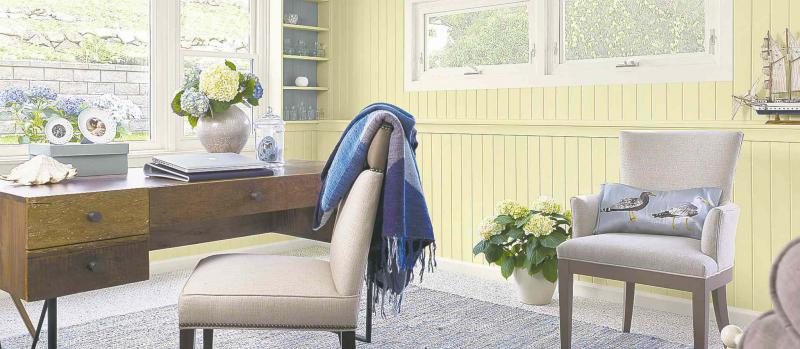 This cottage or coastal style decor is both charming and inviting. The beautiful yellow walls are energizing without being too vivid.