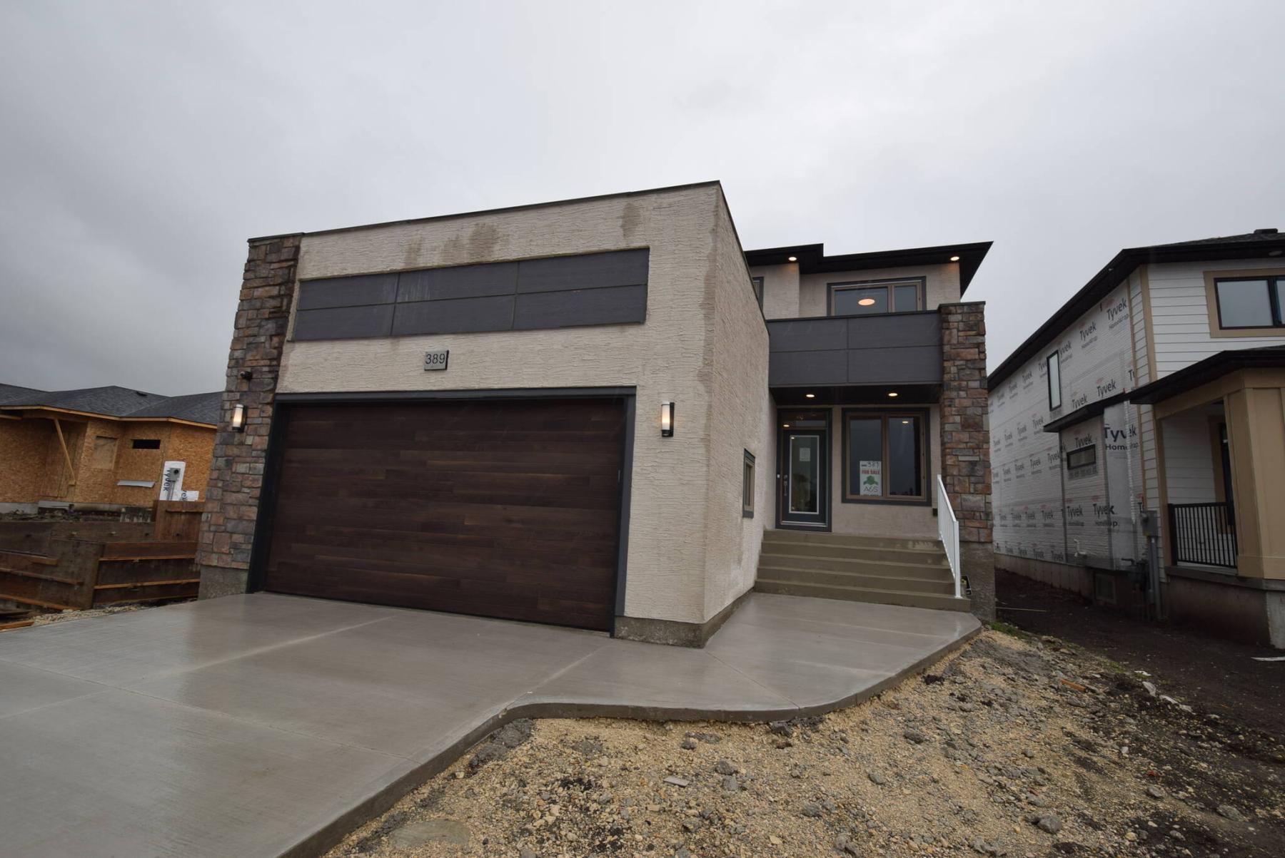  <p>Photos by Todd Lewys / Free Press</p>
                                <p>With 2,171 sq. ft. of space, the Hampton II was designed specifically for large families.</p> 