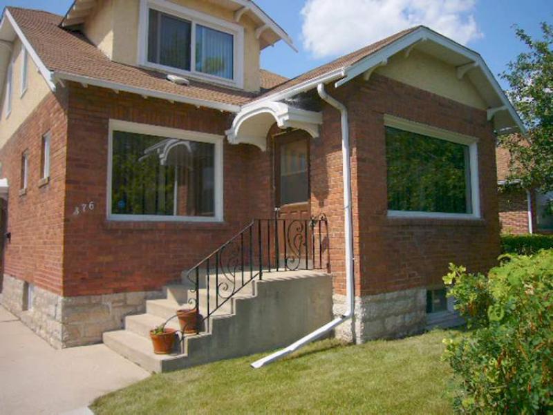 376 Seymour