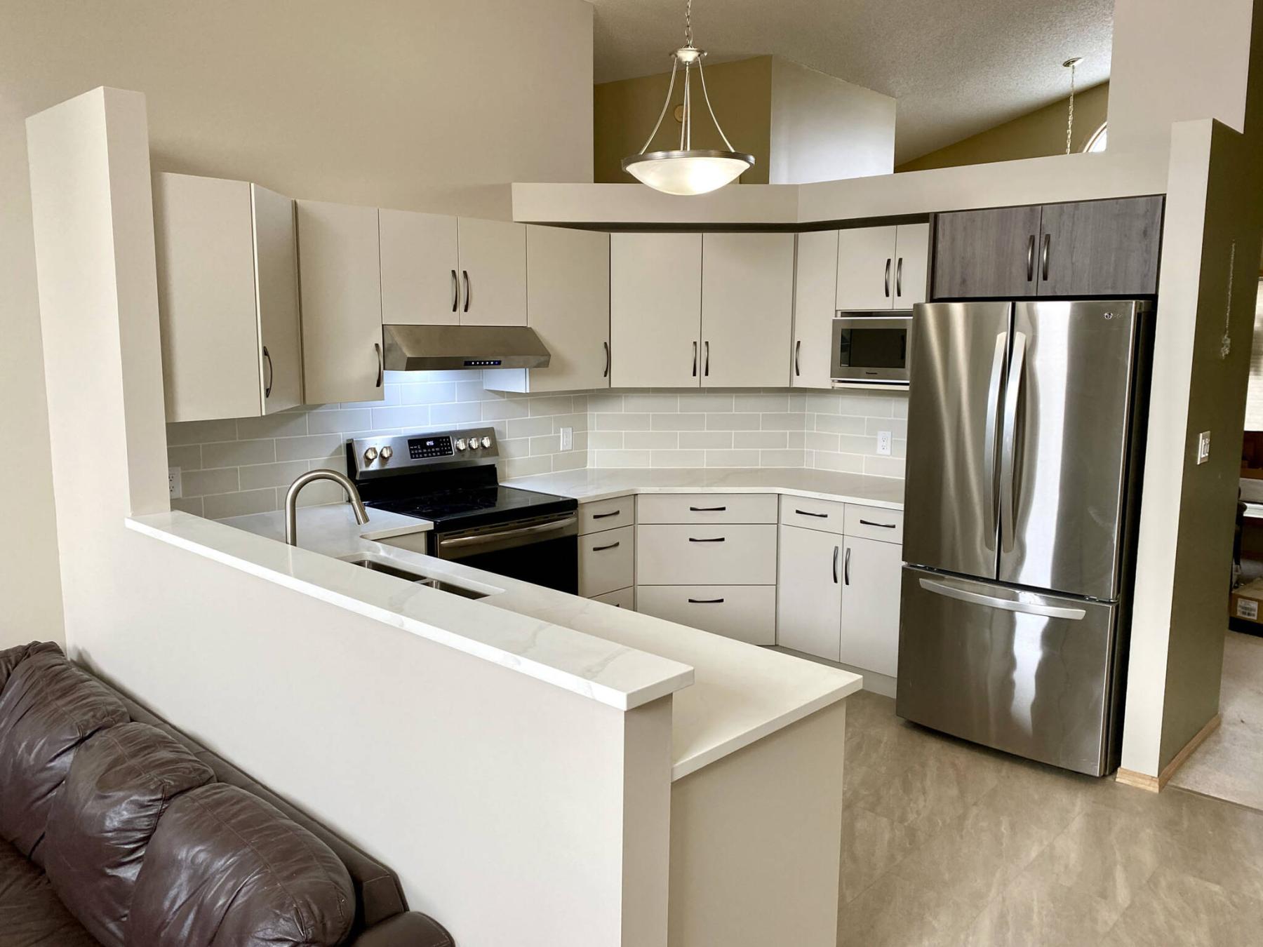  <p>MARC LABOSSIERE / FREE PRESS</p>
                                <p>Although the existing shell of the space dictates cupboard placement potential, design changes greatly improve functionality.</p> 