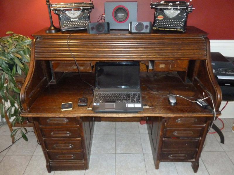 <p>Laurie Mustard / Winnipeg Free Press</p><p>One of Laurie Mustard&rsquo;s prize possessions is this rolltop desk that belonged to his father. Mustard writes his column from this antique piece.</p>