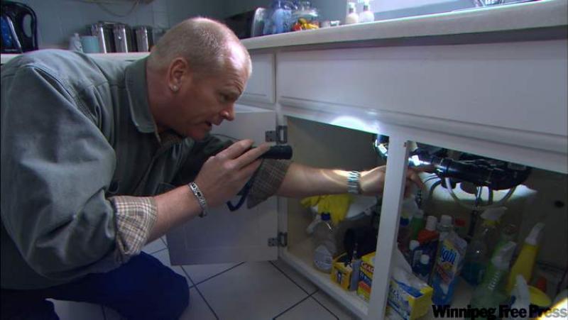 When it comes to DIY renovations Mike Holmes says leave it to the professionals who know what they're doing. 
