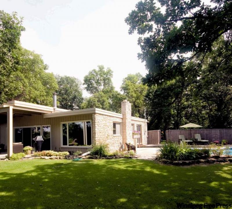 5094 Henderson Highway