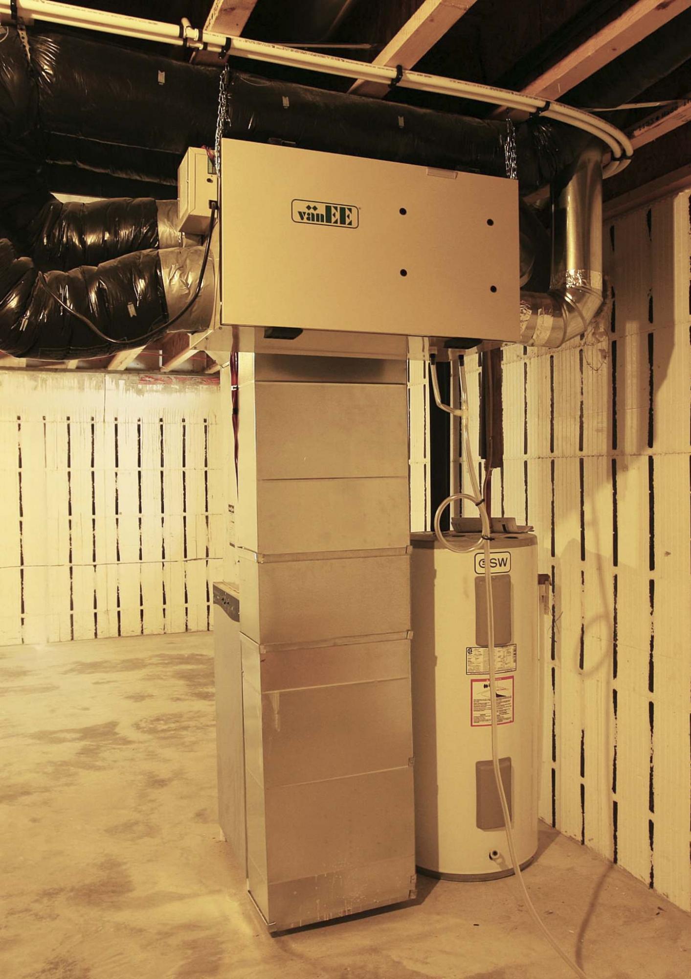 <p>KEN GIGLIOTTI / WINNIPEG FREE PRESS FILES</p><p>Finding the cause of noisy air ducts may require detailed inspection and adjustment by a qualified service technician. </p>