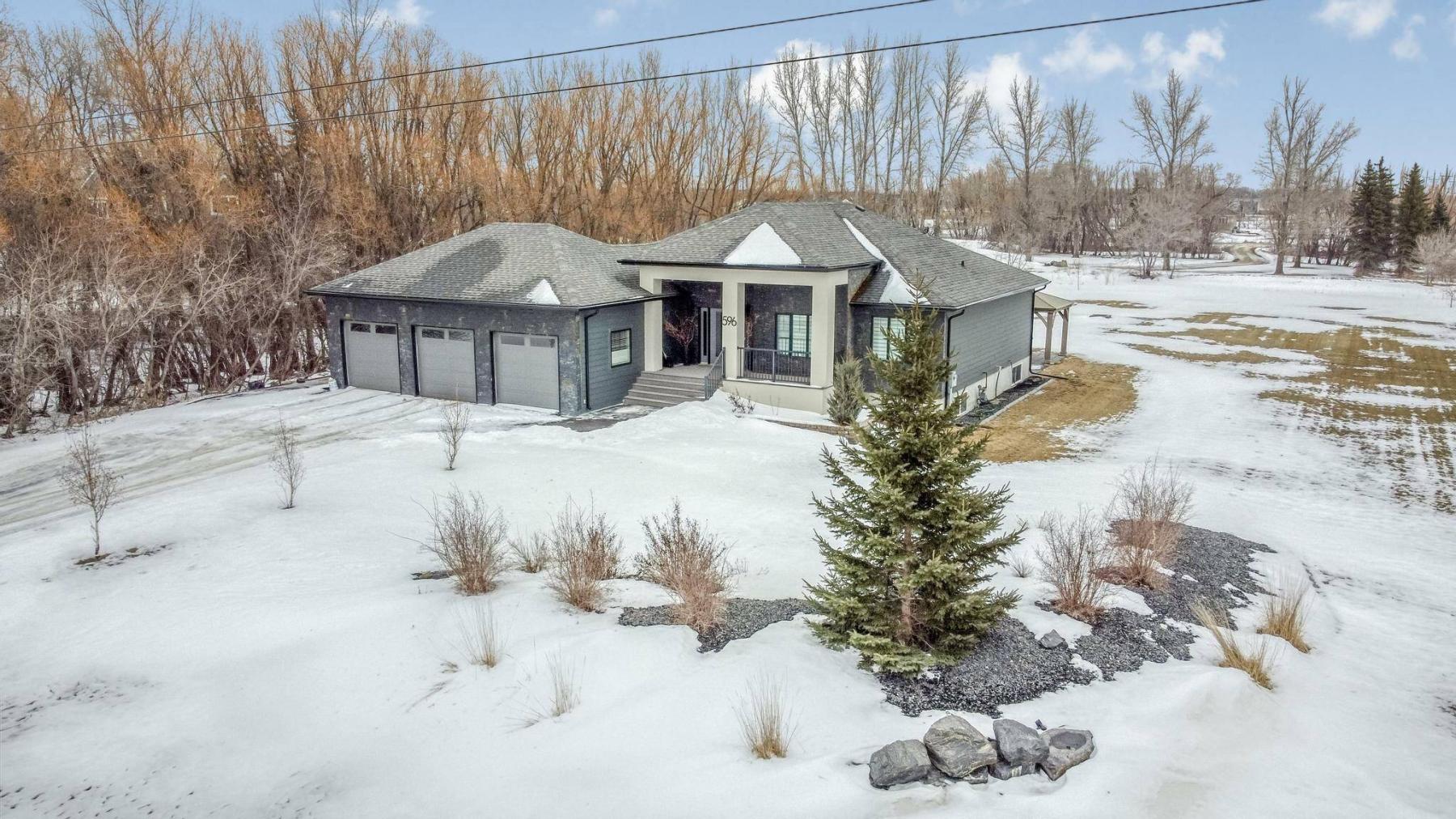  <p>Supplied</p>
                                <p>Situated on a mature two-acre lot just minutes from the city, this raised bungalow is in pristine, move-in-ready condition.</p> 