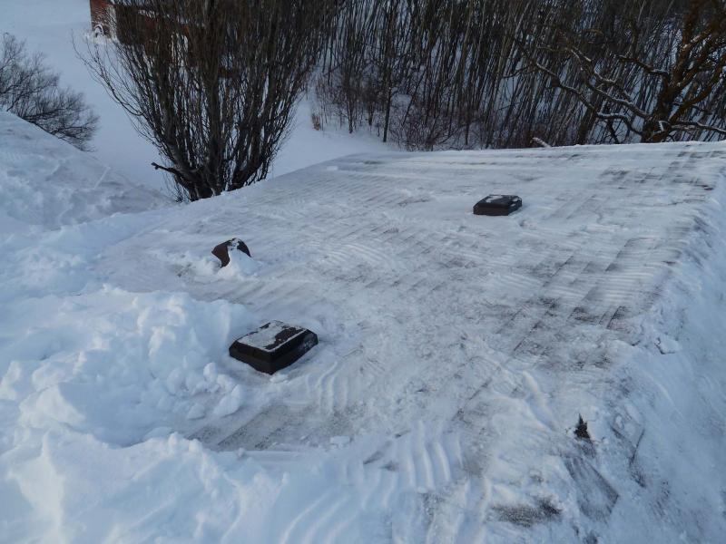 <p>If you're concerned about snow on your roof, call an expert about it! Definitely don't copy my method.</p>