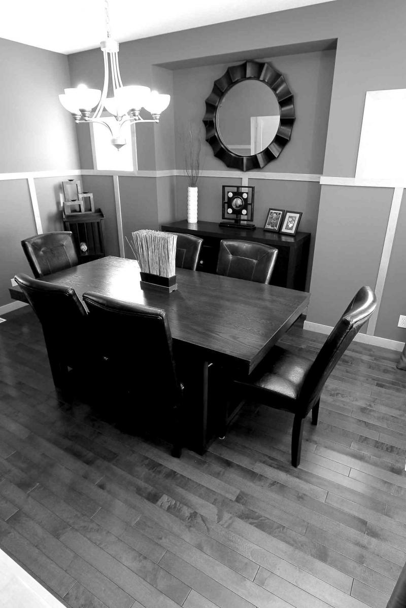 162 Tallgrass Crescent HOMES. Diningroom. BORIS MINKEVICH / WINNIPEG FREE PRESS PHOTO August 25, 2015