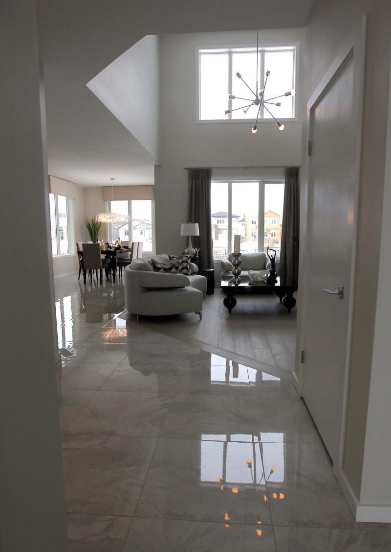 <p>BORIS MINKEVICH / WINNIPEG FREE PRESS</p><p>Tile floors, large windows and high ceilings make the interior voluminous and attractive.</p>