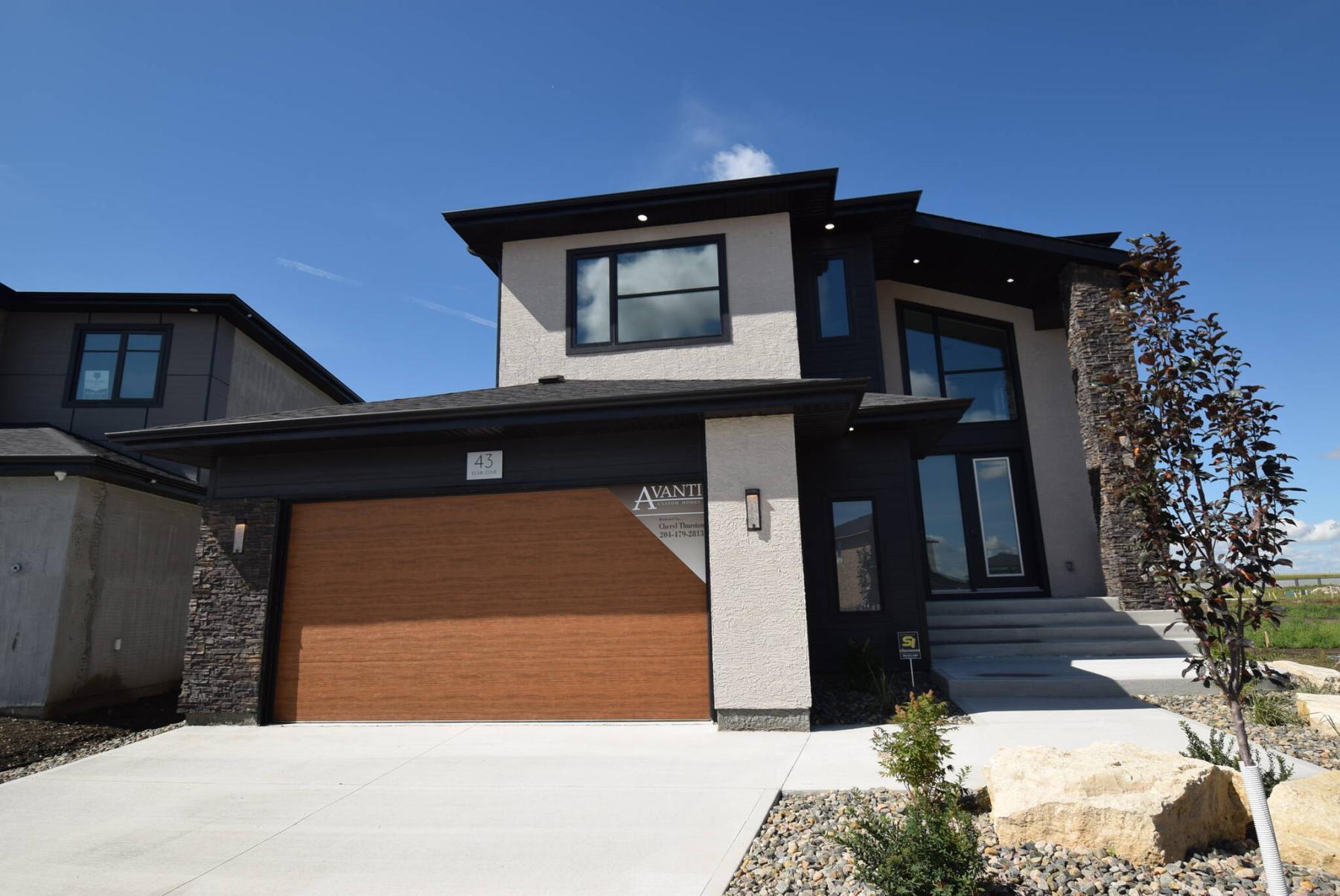  <p>Todd Lewys / Winnipeg Free Press</p>
                                <p>Bright and spacious, this large two-storey is everything a luxury home should be.</p> 
