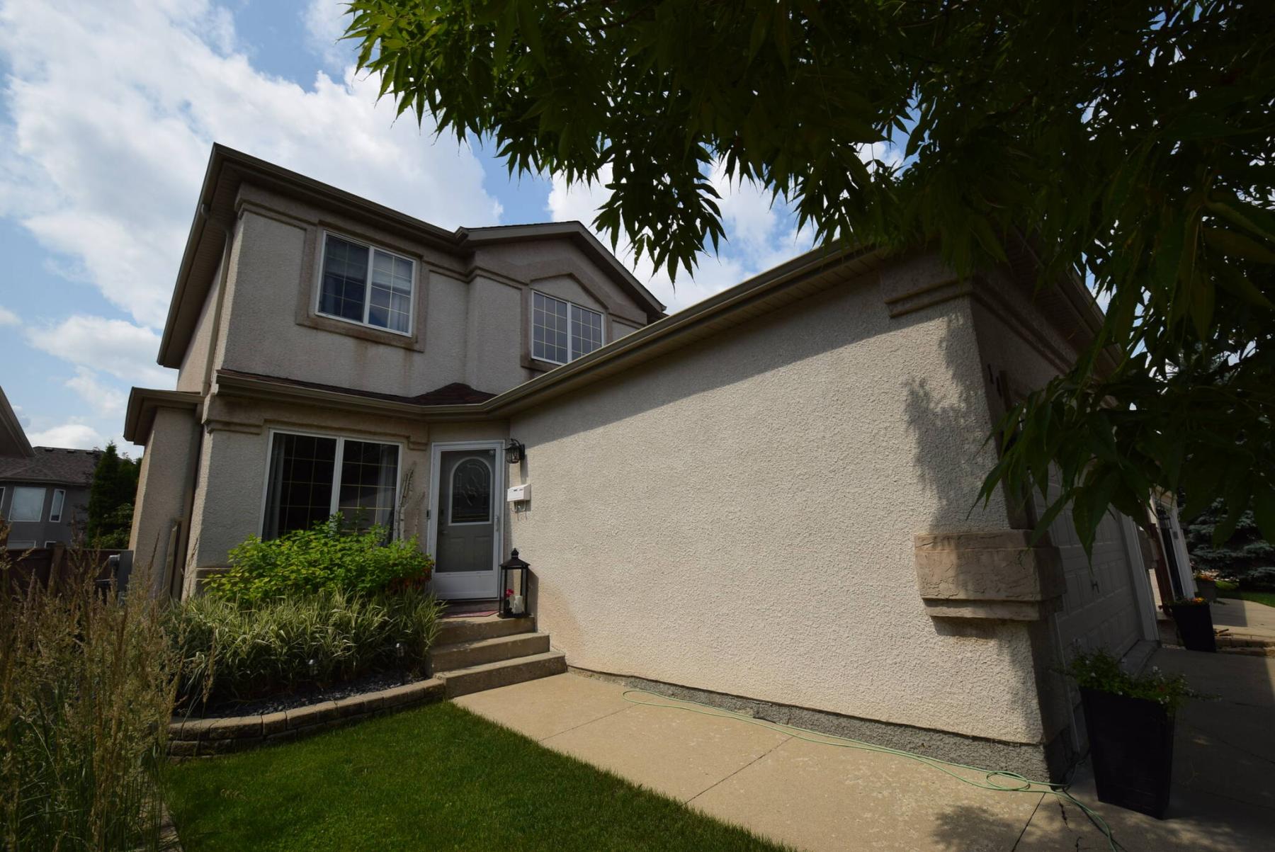  <p>Todd Lewys / Winnipeg Free Press</p>
                                <p>Set well back on a large, mature lot, the 1,733 sq. ft., two-storey home is in turnkey condition and ready for a new family to enjoy.</p> 