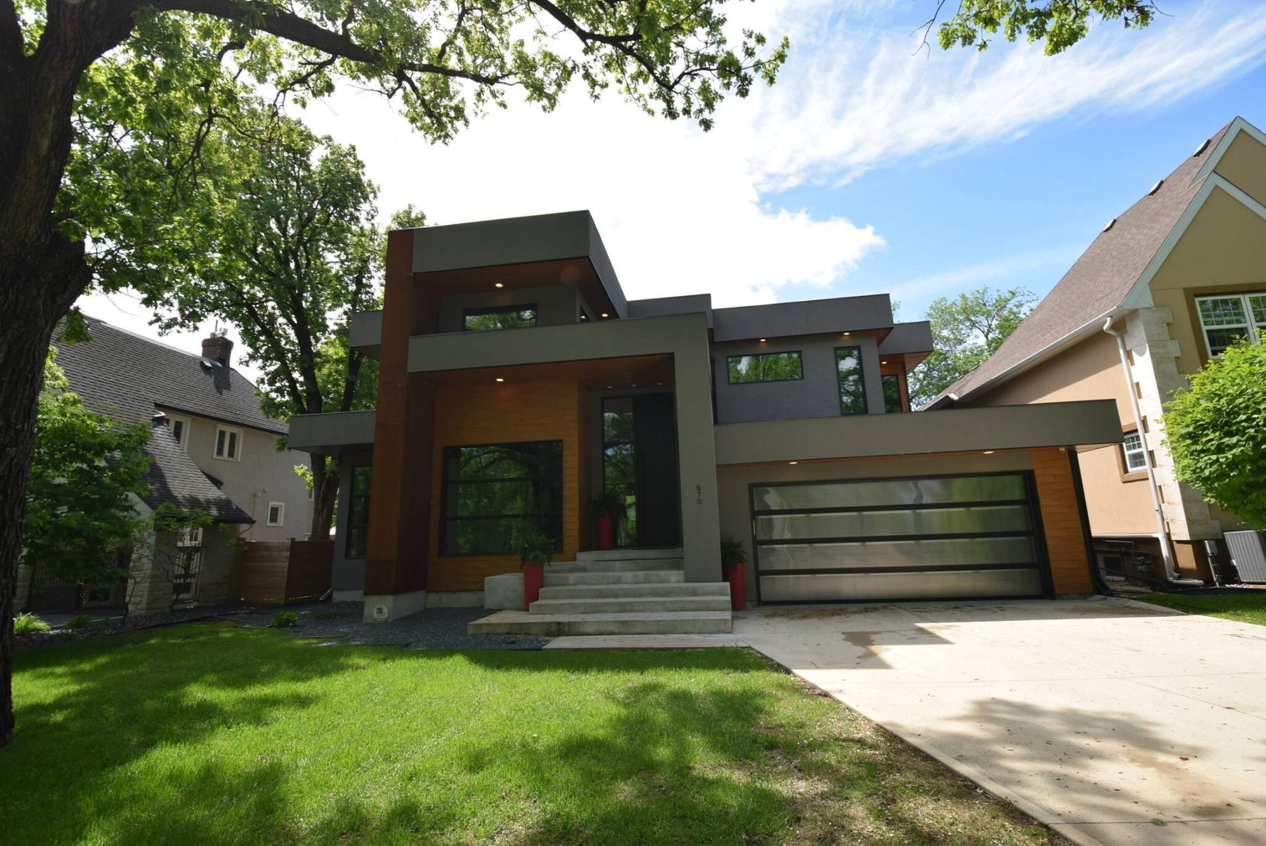  <p>Todd Lewys / Winnipeg Free Press</p>
                                <p>This 4,317 square-foot, two-storey home on Wellington Crescent was custom built to the highest standards.</p> 