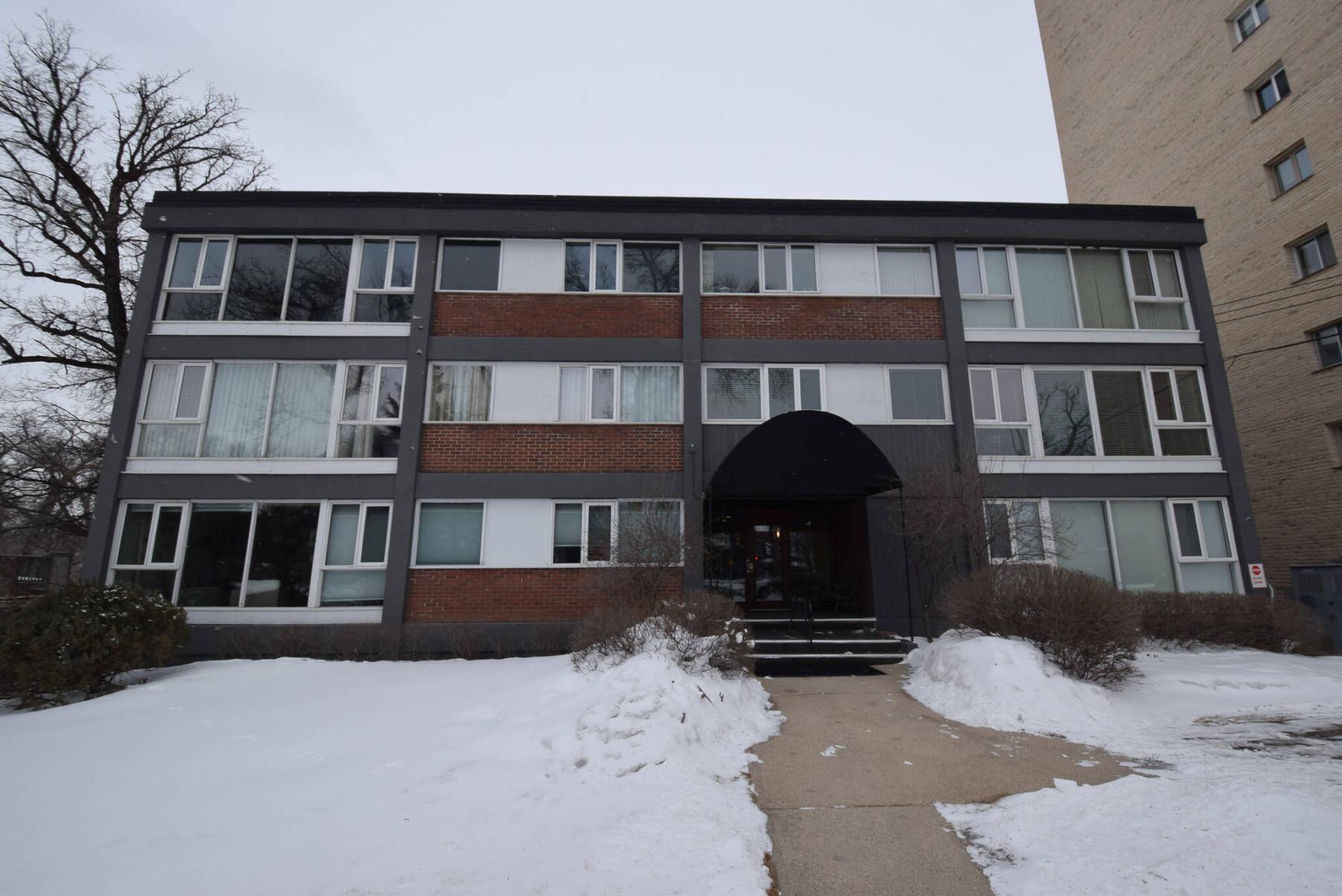  <p>TODD LEWYS / FREE PRESS</p>
                                <p>A rare find, the affordable two-bedroom suite has been fully updated, offers a gorgeous river view and is close to everything.</p> 