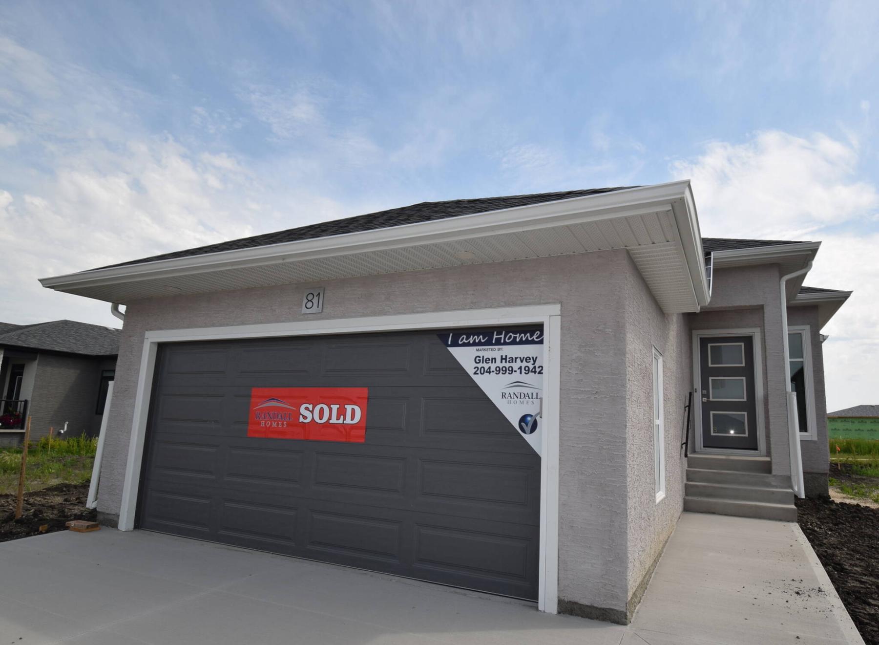  <p>TODD LEWYS / FREE PRESS</p>
                                <p>The beautifully designed condos in The Villas of Grande Pointe Meadows come in different sizes, styles, finishes and price points.</p> 