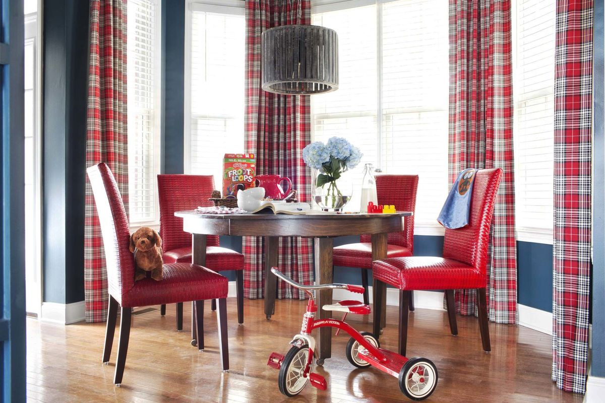 <p>Brian Patrick Flynn, Sarah Dorio / HGTV.com</p><p>A family-friendly breakfast nook in your family room can showcase a mix of classic patterns and kid-friendly upholstery.</p>