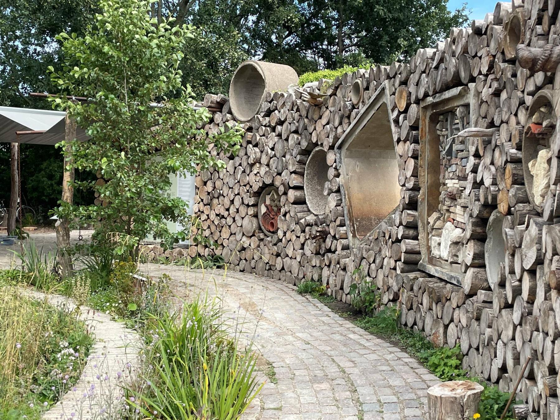  <p>Helen Lesser</p>
<p>Reimagine the built landscape by repurposing and recycling natural materials.</p> 