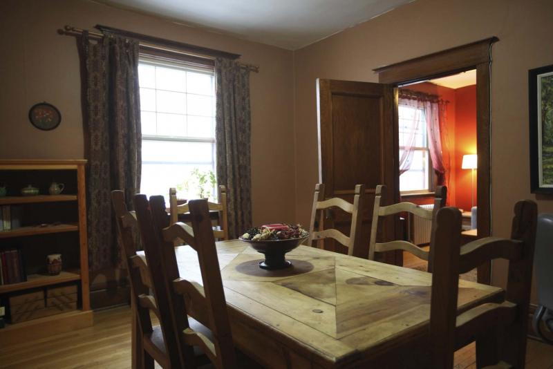 <p>RUTH BONNEVILLE / WINNIPEG FREE PRESS</p><p>A former bedroom, the dining room can comfortably seat six to eight people.</p>