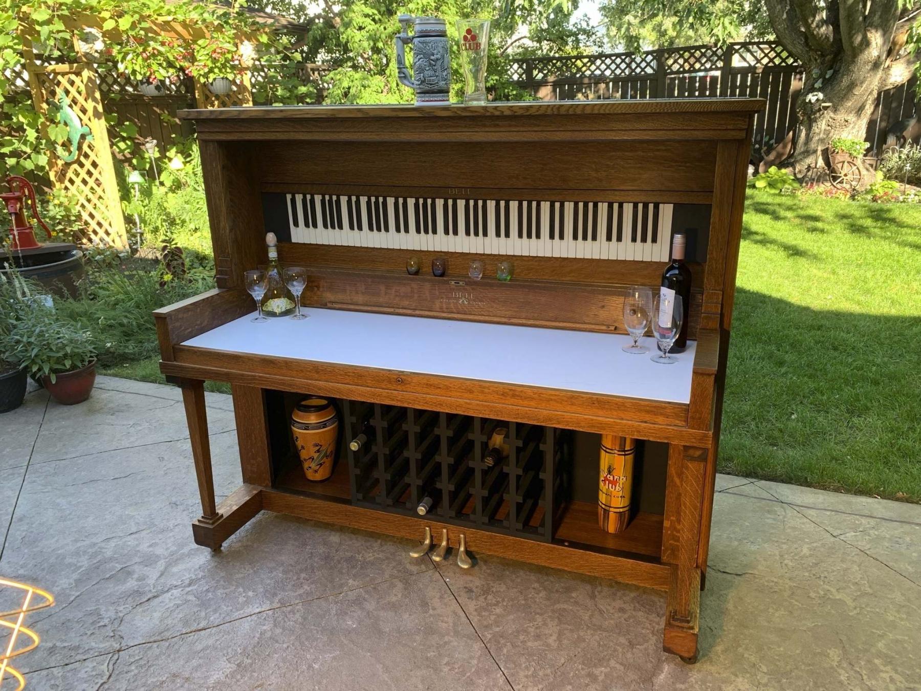 <p>PHOTOS BY Laurie Mustard / Laurie Mustard Productions</p><p>Dale Wolaniuk&rsquo;s upright piano is reborn as a mobile bar. Beautiful!</p></p>