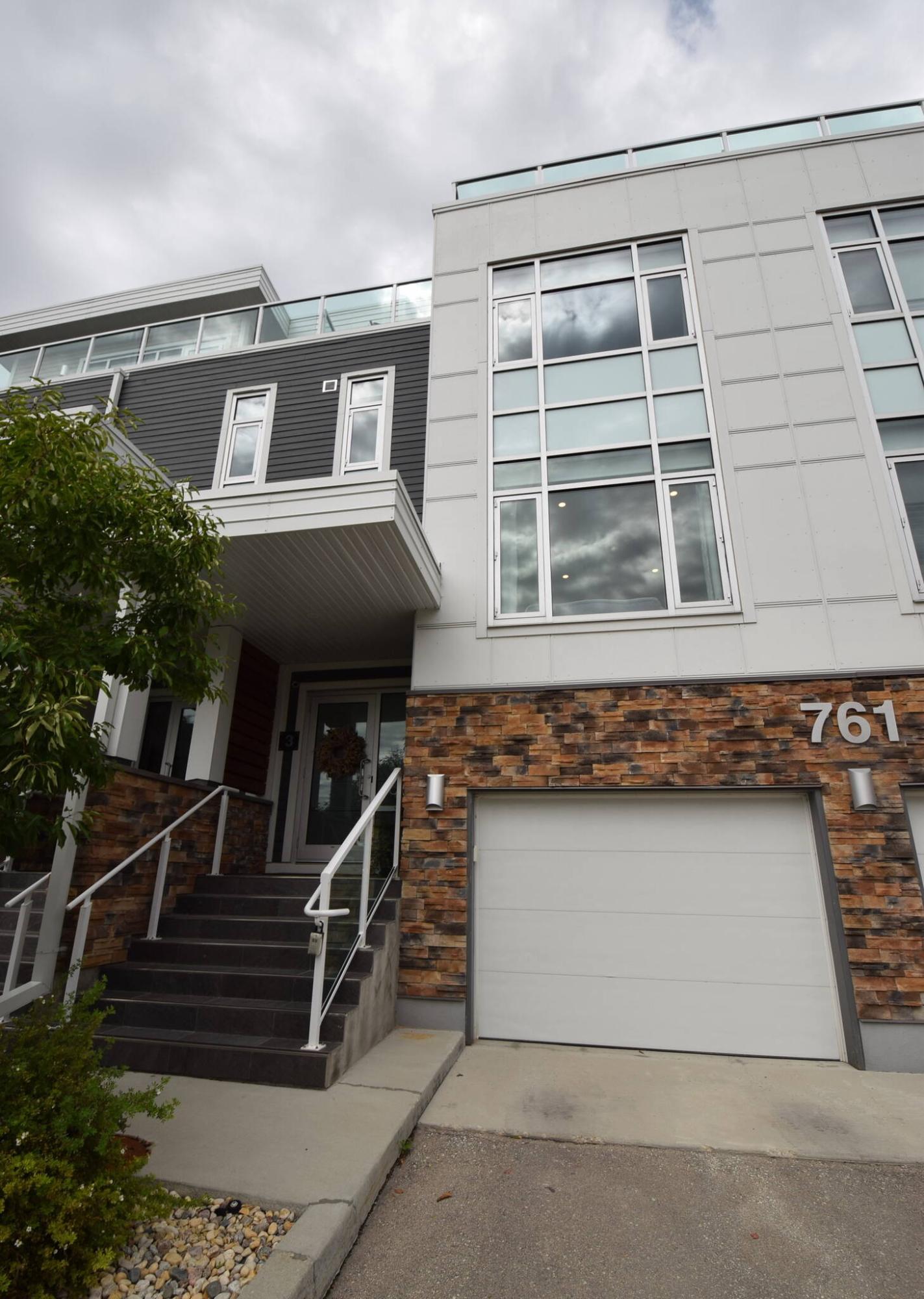  <p>TODD LEWYS PHOTOS / FREE PRESS</p>
                                <p>The 2,750 sq. ft. North Drive townhome exudes sophistication with its modern exterior.</p> 