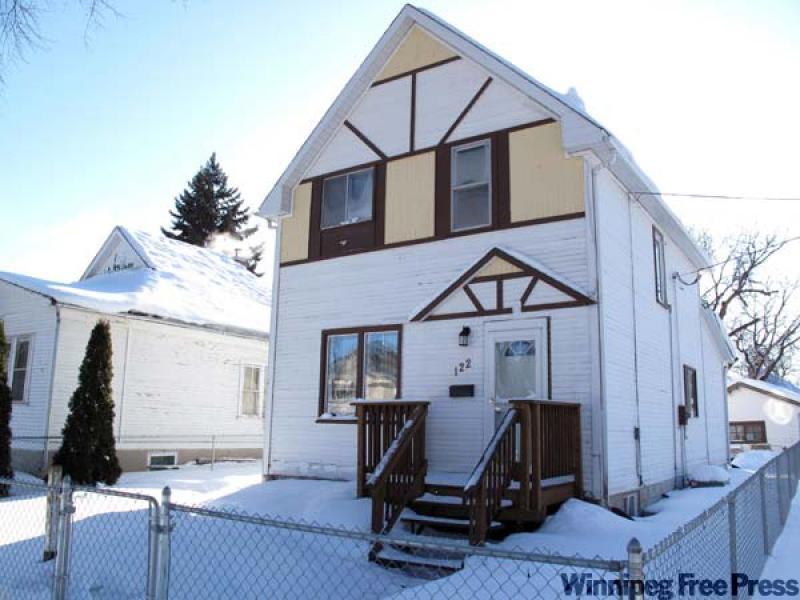 122 Rosseau Ave. West