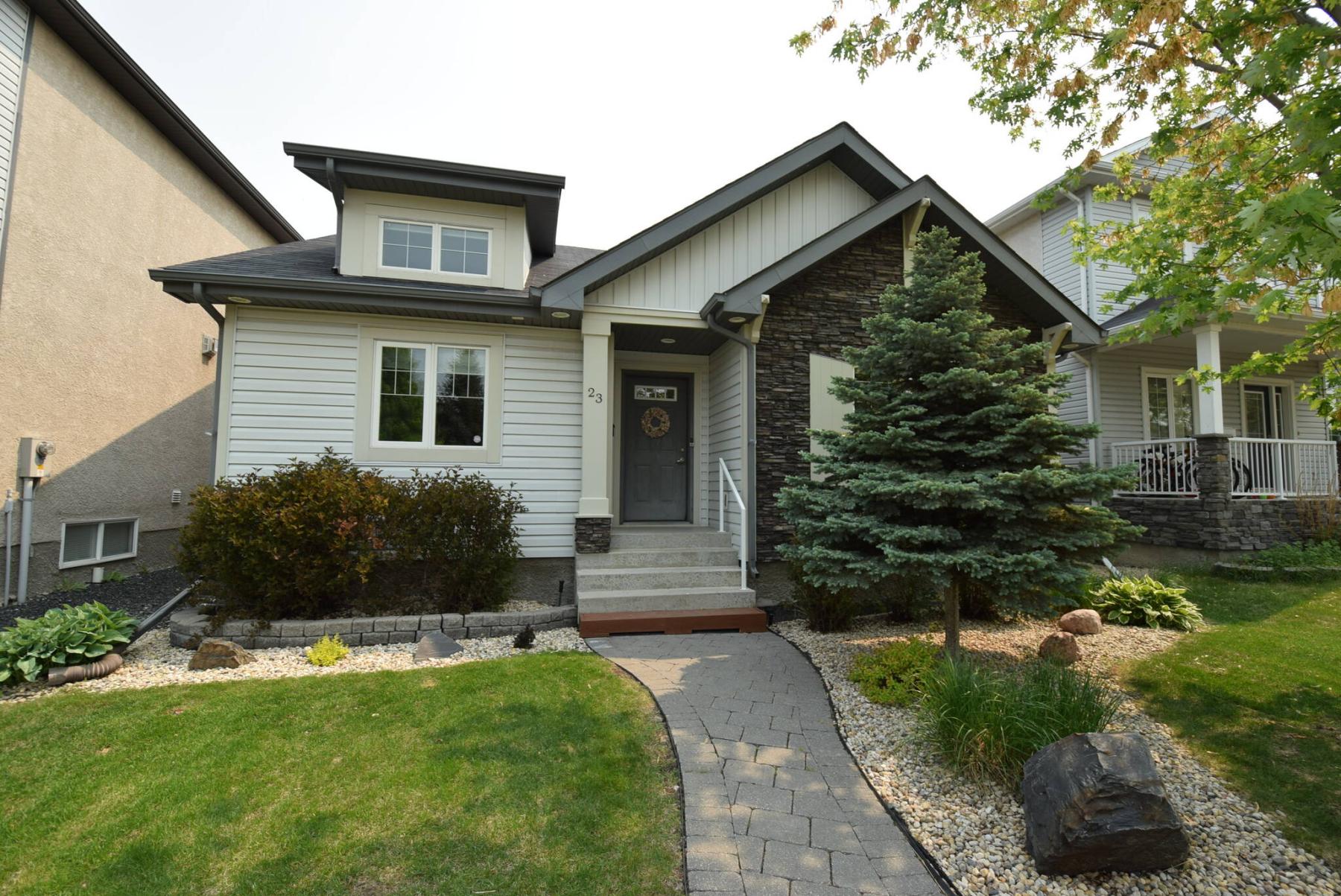  <p>This 1,514 sq. ft. bungalow &mdash; built by Kensington Homes &mdash; offers families five bedrooms and over 2,700 sq. ft. of total living space for under $600,000.</p> 