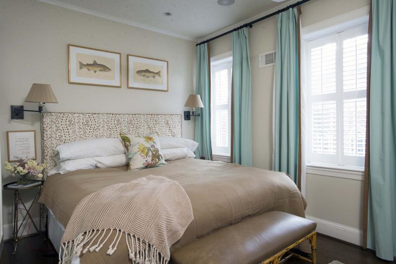 <p>John McDonnell / The Washington Post</p></p><p>A comfortable bed and properly functioning blinds or curtains are paramount for a great guest room. </p>