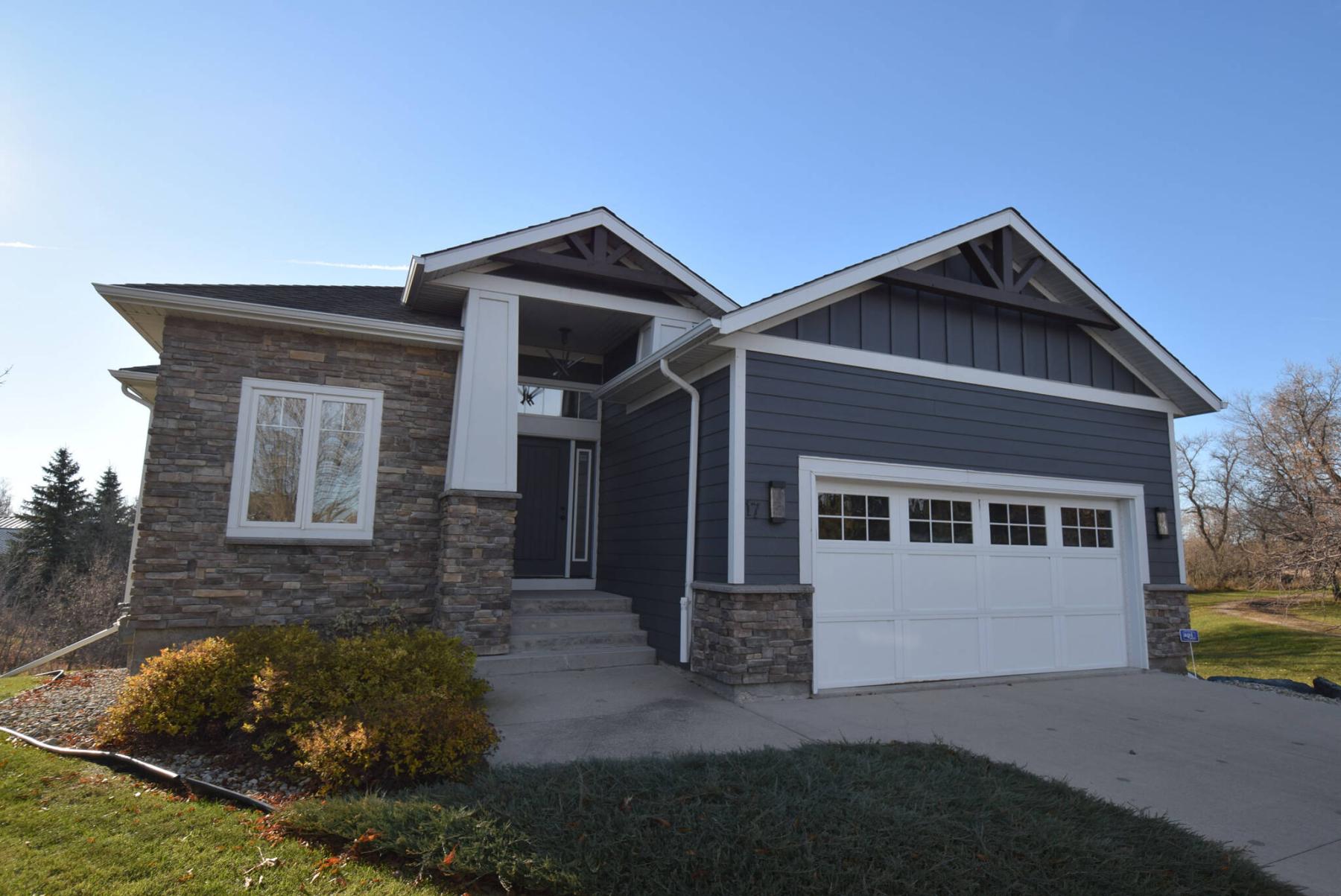  <p>Todd Lewys / Free Press</p>
                                <p>A stand-alone unit, the condo&rsquo;s interior matches the stylishness of its exterior and the beautiful surroundings just west of the Perimeter Highway in Manitou Oaks South.</p> 