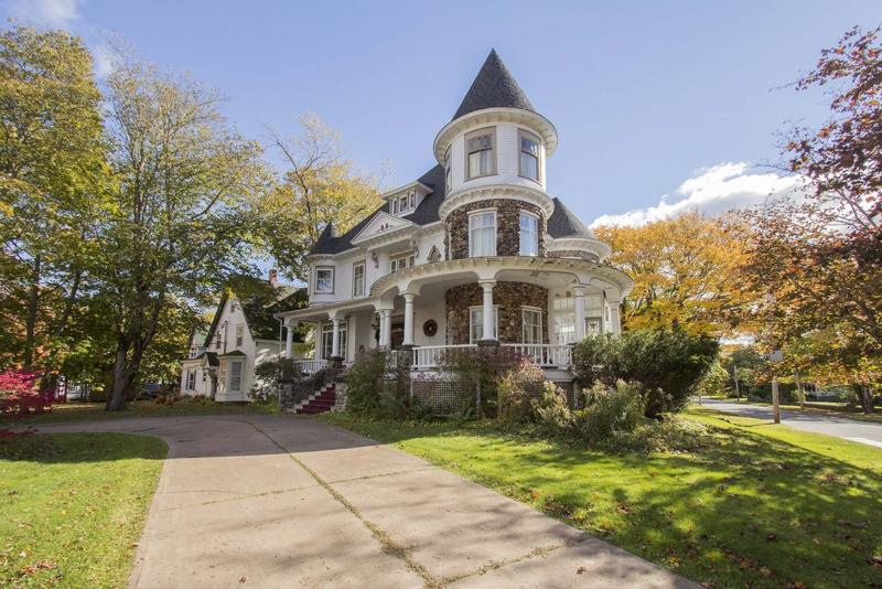 <p>Celeste LeBlanc / the Canadian Press files</p><p>Older Victorian style homes can have challenges when renovating or updating.</p>