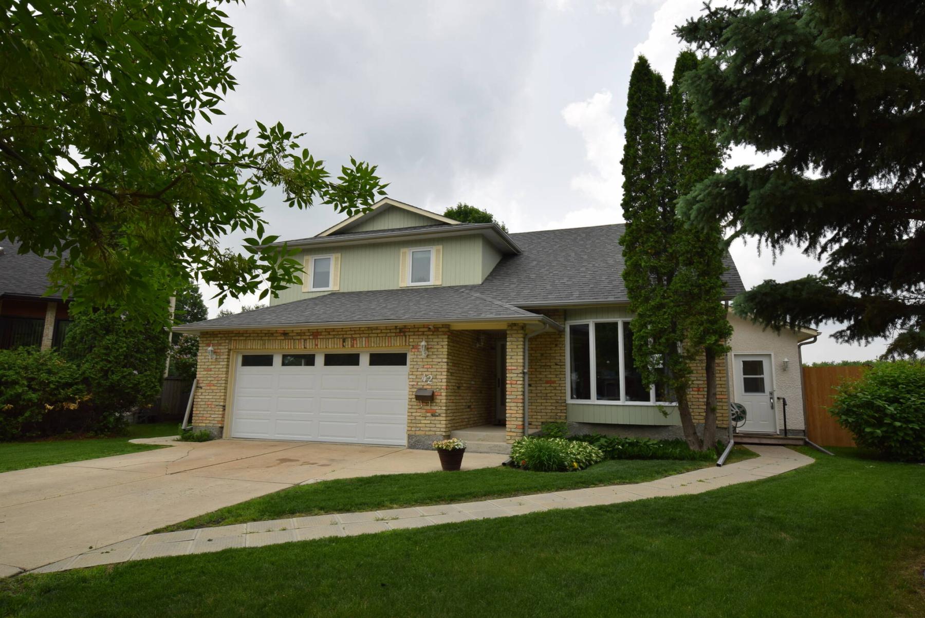  <p>Photos by Todd Lewys / Winnipeg Free Press</p>
                                <p>This large two storey has a great floor plan, versatile lower level and backyard with deck, hot tub and pool.</p> 