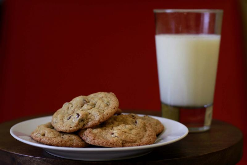 <p>Juliana Jaramillo / Slate</p><p>Using a retractable ice cream scoop to portion cookie batter ensures size consistency.</p>