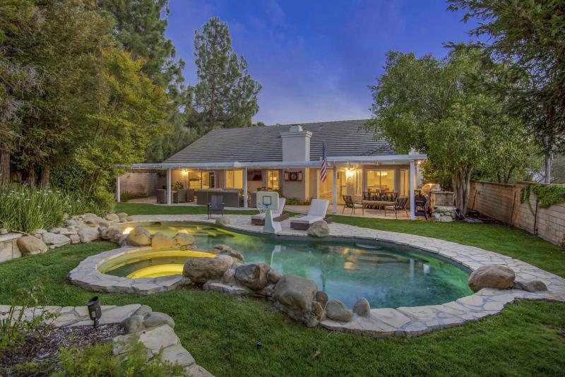 <p>Jeff Elson</p><p>Los Angeles Rams quarterback Jared Goff has listed his home in Oak Park, Calif., for sale at US$1.8 million. The renovated single-story home features a custom swimming pool, a game room/den and three fireplaces.</p>