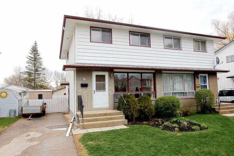 9 Dellwood Crescent in Charleswood