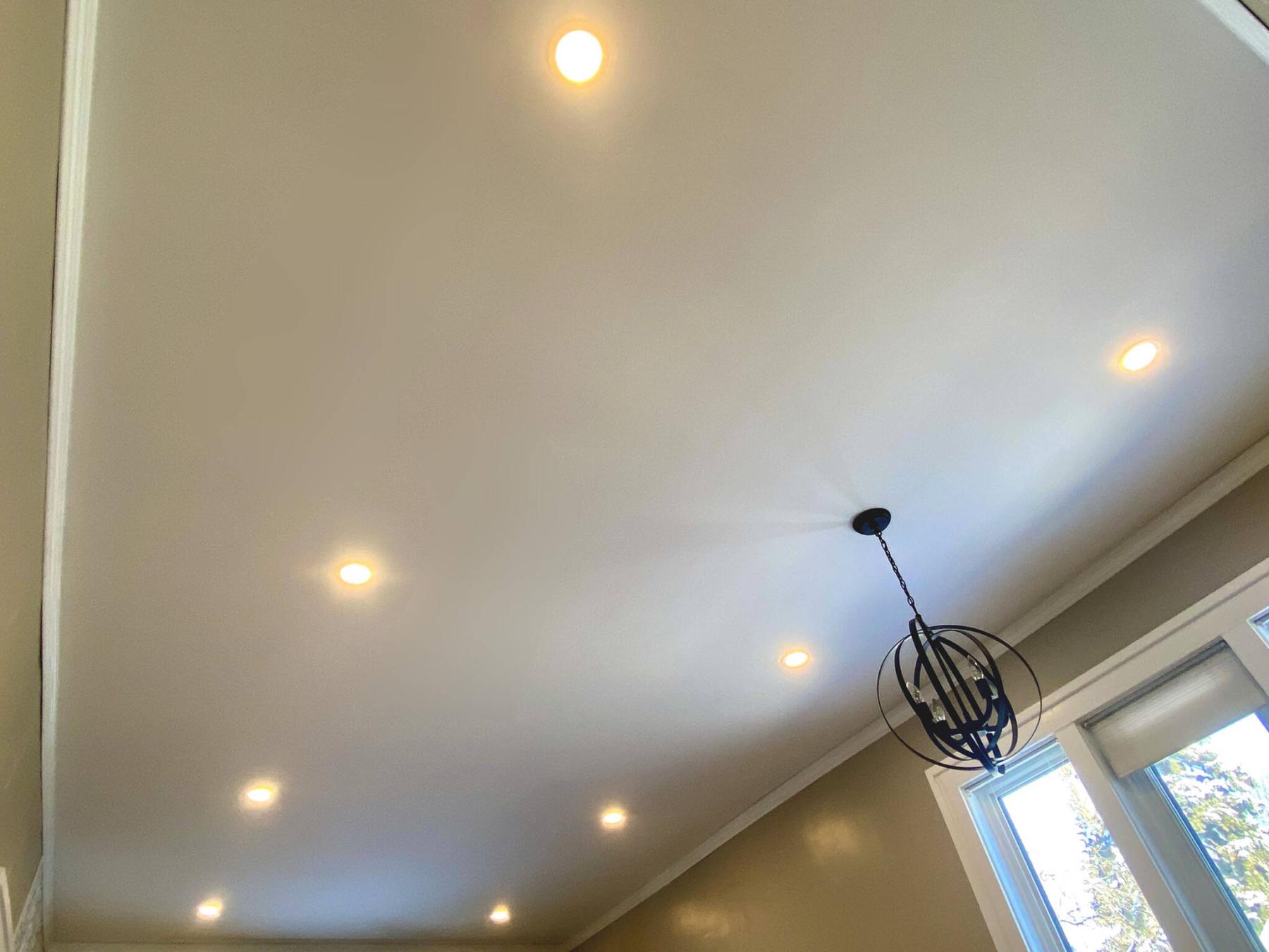  <p>MARC LABOSSIERE / FREE PRESS</p>
                                <p>An array of eight LED pot lights proved to be more than enough in this 22-by-12-foot living room space.</p> 