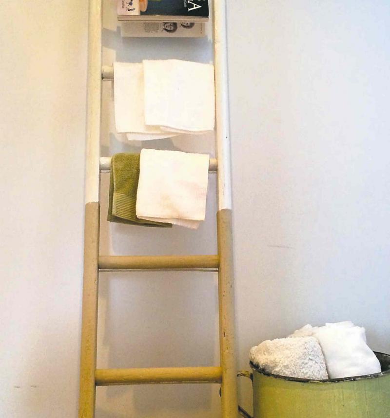 After: I captured today's popular Simple Style by transforming an old apple-picking ladder into a chic display piece for the bathroom.