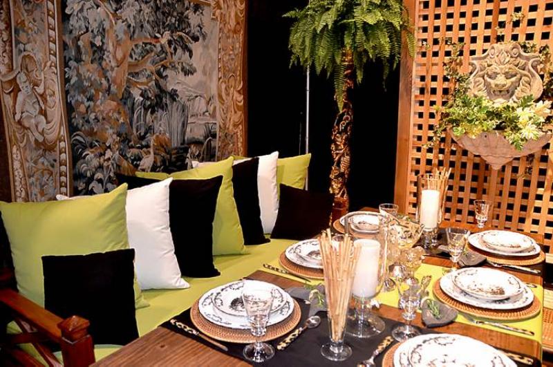 The enchanting dining space shown here was created by home-and-garden designer Lynn Raitt for the DelecTABLE Designs fundraiser put on by the Junior League Toronto.