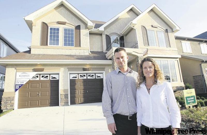Randall Homes sales team Dave and Andrea Mick show off a new show home in Waverley West. (Boris Minkevich / Winnipeg Free Press)
