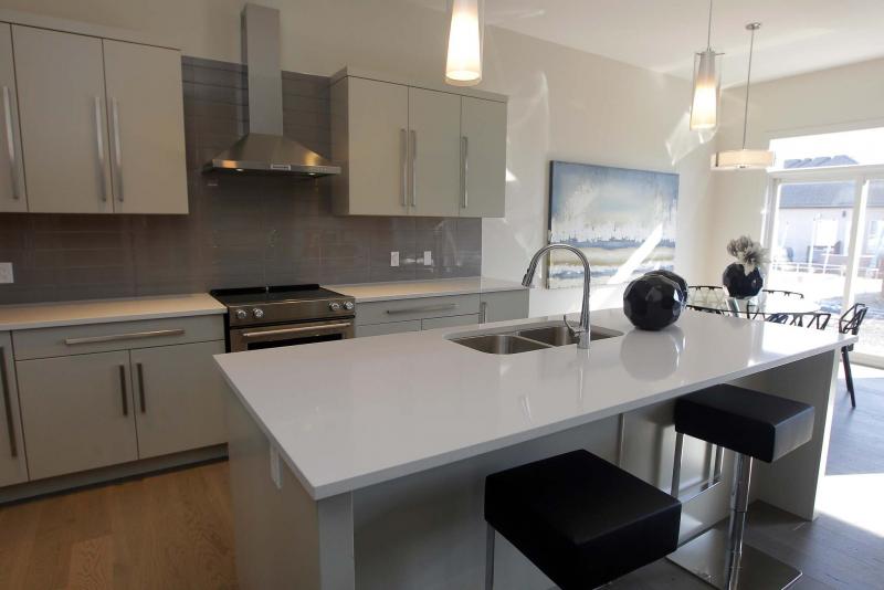 <p>BORIS MINKEVICH / WINNIPEG FREE PRESS</p><p>The kitchen, with modern and traditional hues and finishes, makes for a contemporary, yet warm area.</p>
