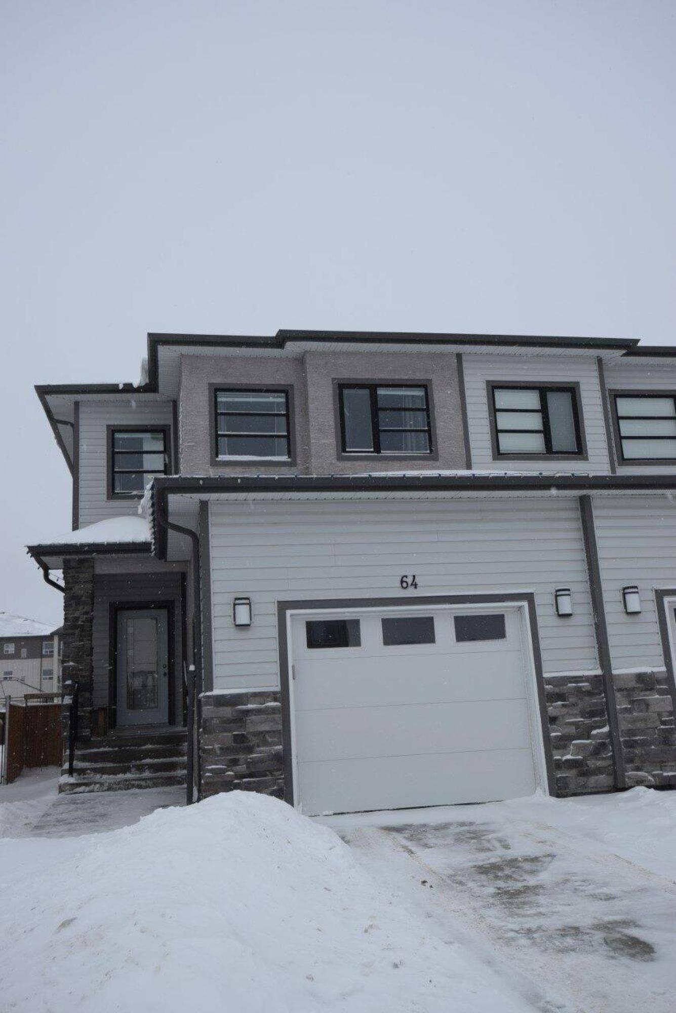  <p>The 1,450 sq. ft., two-storey attached home is in move-in-ready condition with a backyard deck, newer appliances, window coverings, upgraded finishes &mdash; and a functional, family-friendly layout.</p> 