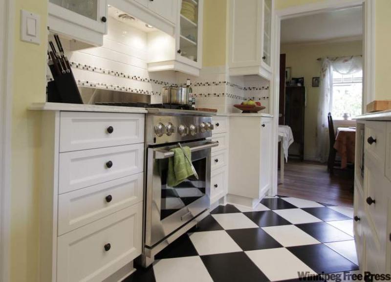 The old kitchen had limited counter space, no dishwasher, bad lighting and badly designed cabinets. 